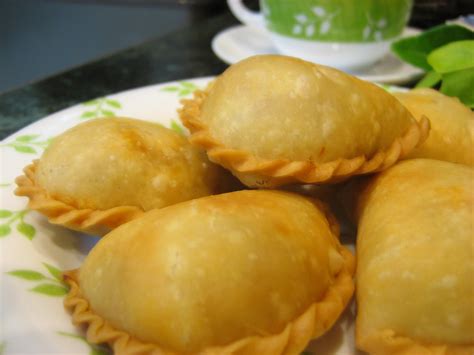 Resepi karipap bunga ini telah dikongsikan oleh jalilah jj di laman facebook miliknya. recipes cake/cookies: KARIPAP SARDIN KENTANG
