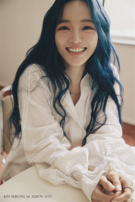 KIM SEJEONG (김세정), 문(門). CONCEPT PHOTO : KEY ver. - Pantip