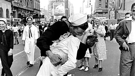 Book Names Iconic Times Square Kissing Couple From World War Ii Youtube