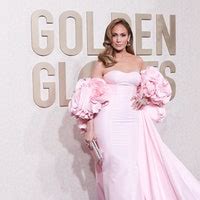 Golden Globe Awards il vestito di Gillian Anderson è tutto un trionfo di vagine Vanity