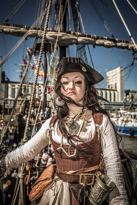 Lady Pirate Costume Ideas Renaissance Pirate Costume Pirate Woman Female Pirate Costume
