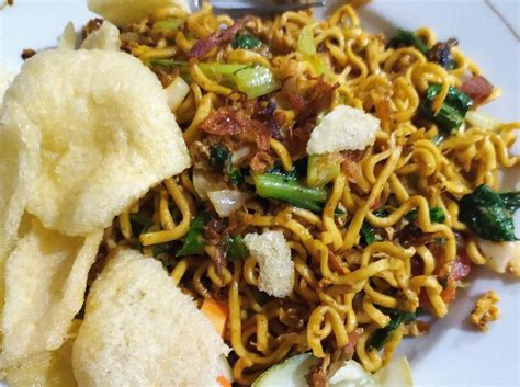 Siapa nih yang sudah lama tinggal di jawa tengah, mungkin sebagian mahasiswa dan mahasiswi sudah merasakan. 3 Resep Bakmi Jawa yang Mlekoh Sedap Bumbunya