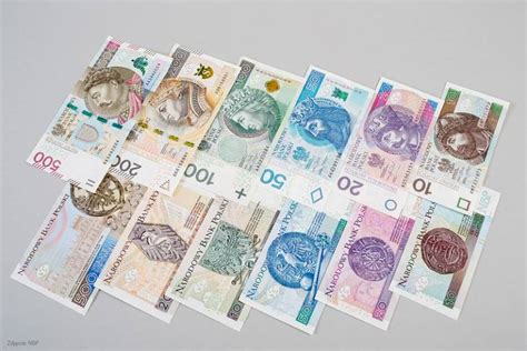 Wykresy notowań kursów średnich nbp. Kurs złotego traci, gdy NBP drukuje 1,5 mln banknotów dziennie