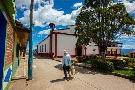 Conozca La Vida En Horizontes El Poblado Que Cuelga De Las Nubes