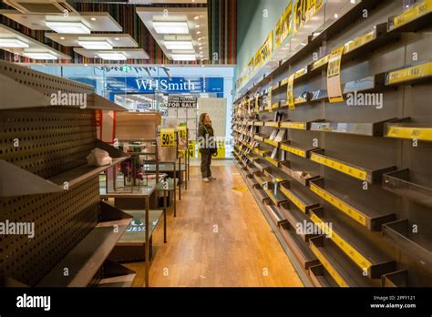 Paperchase Store Closing Hi Res Stock Photography And Images Alamy
