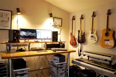 11 Must-Haves for Your Home Recording Studio [Infographic]