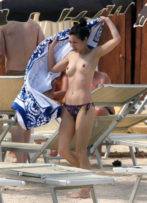 Keanu Reeves Girlfriend China Chow Showed Nude Tits At The Beach Scandal Planet
