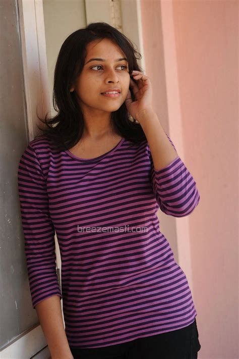 Sri Divya Telugu Actress Hot Photos 37 Breezemasti