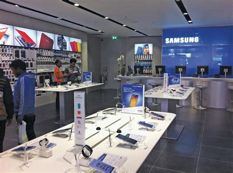 In Pictures Samsung And Carphone Warehouse Unveil Standalone Stores