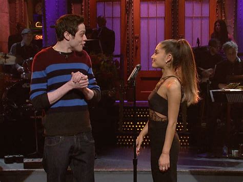 Body Language Experts Analyzed Ariana Grande And Pete Davidson