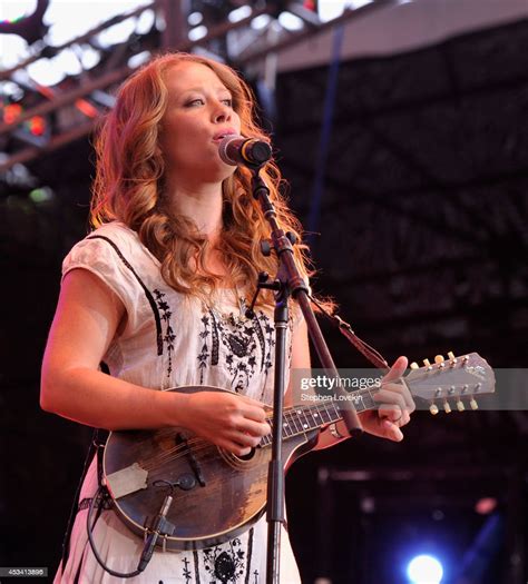 Singermusician Kanene Donehy Pipkin Of The Lone Bellow Performs