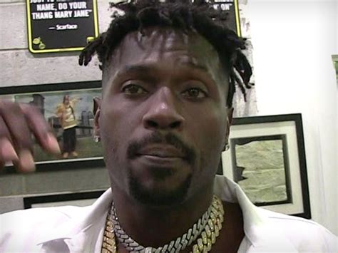 Antonio Brown Posts Sexually Explicit Pic On Snapchat Appears To Be