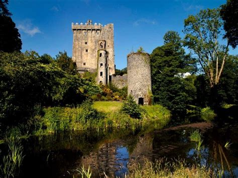 10 Most Famous Landmarks In Ireland From Ancient Ruins To Modern Marvels