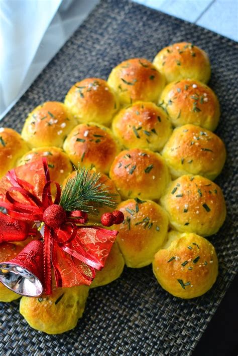 Through The Kitchen Door Christmas Tree Dinner Rolls