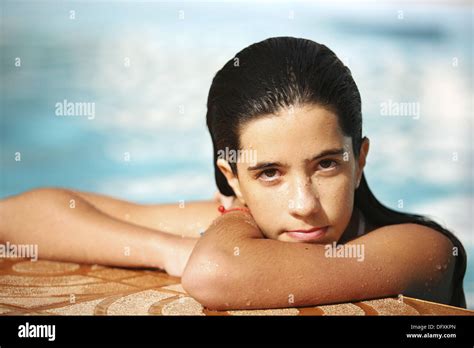 14 Year Old Girl Bathing Fotografías E Imágenes De Alta Resolución Alamy