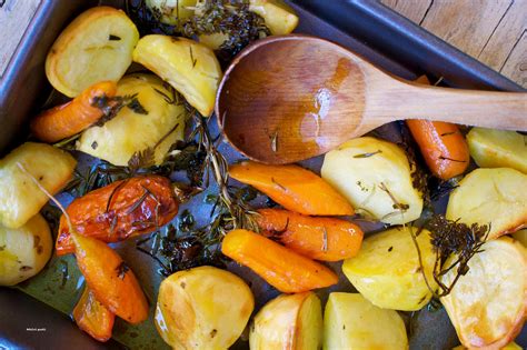 Ingredienti per 4 persone : patate e carote al forno di Jamie Oliver
