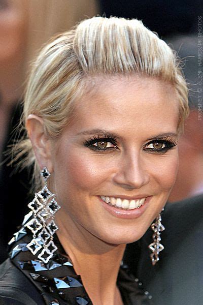 Heidi Klum With Heavy Eye Makeup For Very Dramatic Night Look Prom
