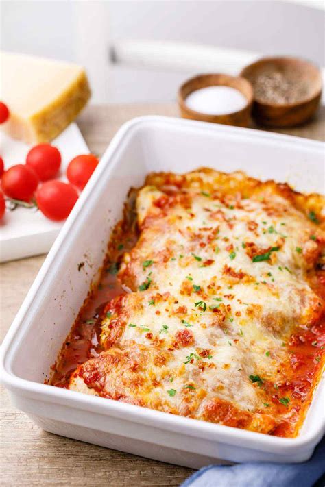 With cauliflower rice instead of pasta, shredded chicken, 3 types of cheese, a marinara sauce, this keto chicken parmesan casserole is perfect for a busy weeknight dinner! 8 Comforting Keto Chicken Casserole Recipes (Easy and Low ...