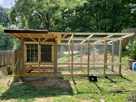 build a backyard chicken coop