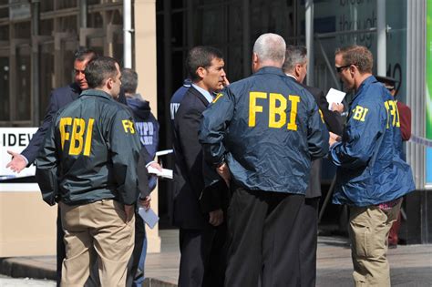 Mystery as fbi agent ambushed and shot dead in daylight attack. Az FBI több amerikai egyetemet felkért, hogy figyelje a ...