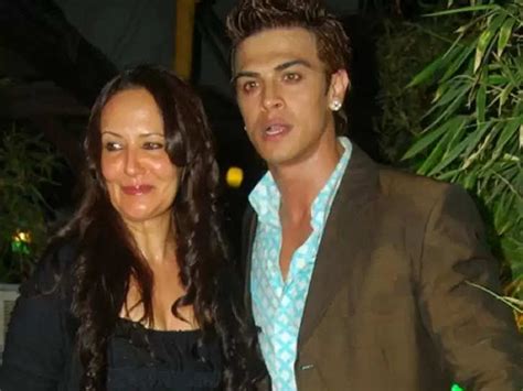 details about tiger shroff s mother ayesha shroff and sahil
