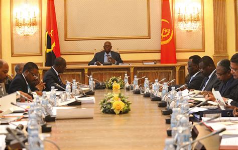 Aprovada cláusula de apoio a trabalhadores independentes. Conselho De Ministros Angola - Vice-presidente do Conselho ...