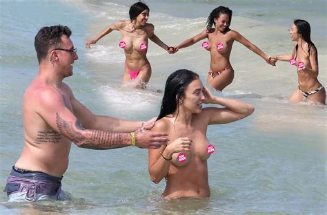Pics Johnny Manziel Topless Fianc E Swim With Naked Friends