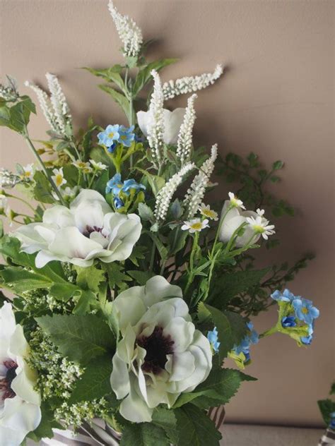 Here are our top wedding bouquet throwing tips. Bridal bouquet country chic & romantic in artificial ...