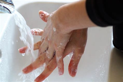 Tidak Usah Memakai Hand Sanitizer Mari Mencuci Tangan Pakai Sabun Sabumi