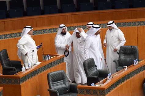 بالصور شاهد عراك بالأيدي في مجلس الأمة الكويتي المشهد اليمني