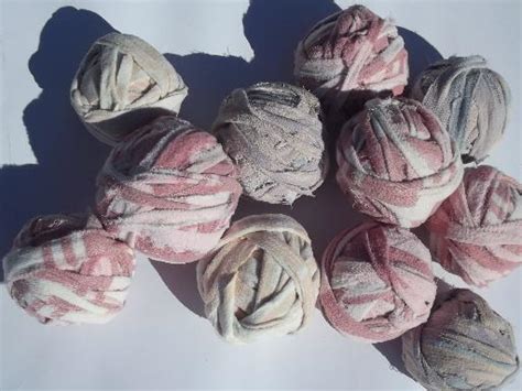 Lot Old Cotton Blanket Fabric Rag Balls Rug Strips In Vintage Colors