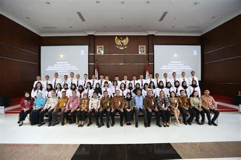 21/03/2016 utusan malaysia (dalam negeri: Pembukaan Pelatihan Dasar CPNS Golongan III Angkatan II ...