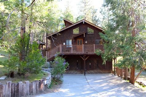 Located within easy walking distance to town, with updated + fully equipped kitchen and bathrooms, the cedar rock cabin is a peaceful and unique spot for a cute getaway. 7 Arrows Vacation Rental / Idyllwild Vacation Cabins ...