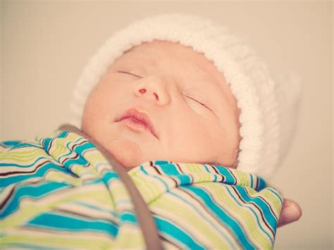 When Should I Stop Swaddling My Baby Babycenter
