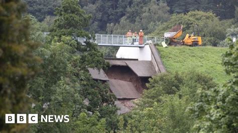 Whaley Bridge Dam Collapse Town Evacuated Over Toddbrook Reservoir