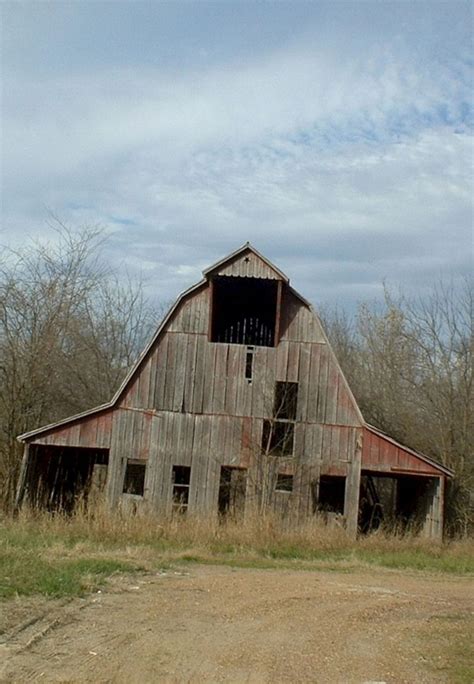 45 Beautiful Classic And Rustic Old Barns Inspirations Old Barns Barn Country