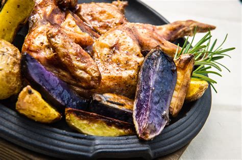 Puredipatate #patateviola #contornodiverdura pure di patate viola ingredienti 800g patate viola 1 noce di burro latte qb sale qb. Galletto alla griglia con glassa al lime e patate viola ...