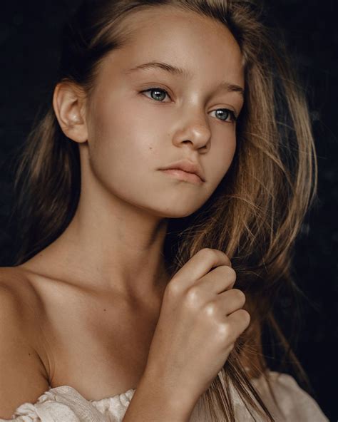 Pin By 𝐆 L E E D E L I A On Evelina Chernakova Portrait Evelina Girl