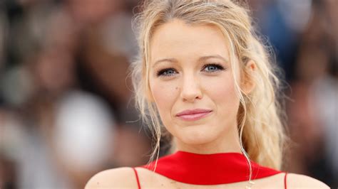 Blake looks incredible in those tight jeans (i.redd.it). Blake Lively Just Deleted All of Her Instagram Photos and ...