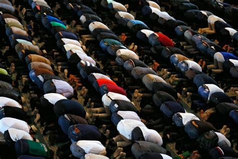 Eid Al Adha Muslims Around World Celebrate Festival Of Sacrifice In