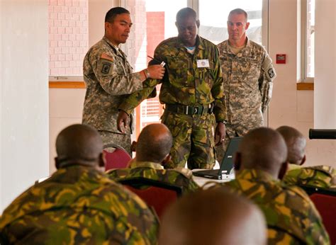 Chicago Soldiers Teach Rapid Trauma Response In Botswana Article