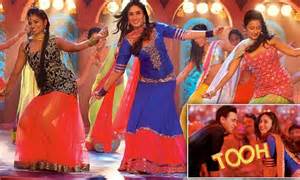 Kareena Kapoor Leaves Shyness Behind In Latest Dance Number From Gori