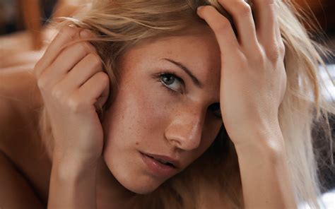 Bare Shoulders Blonde Iveta Vale Women Eyes Freckles Curly Hair Model