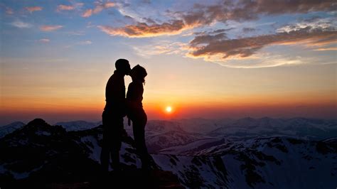 Sunset Kiss In Mountains Wallpaper Love Wallpaper Better