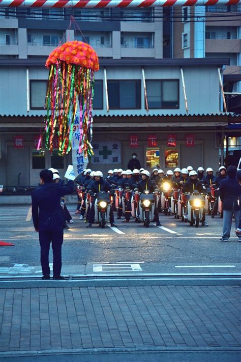 郑州市县区 中原区 二七区 金水区 管城回族区 惠济区 上街区 中牟县. 毎年恒例「郵便局の年賀状配達式」バイクが一斉に走り出す ...