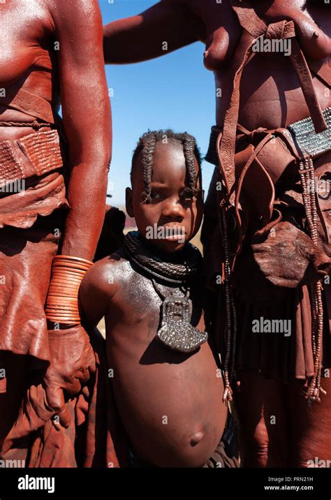 Himba Stamm Fotos Und Bildmaterial In Hoher Aufl Sung Alamy