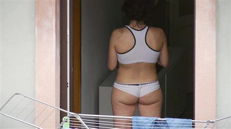 Brunette Showing Her Ass To The Neighborhood BrutCams