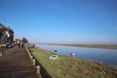 La commune du littoral de la manche s'étend sur 10. Guide to Saint-Valery-sur-Somme, Picardy, Hauts de France ...
