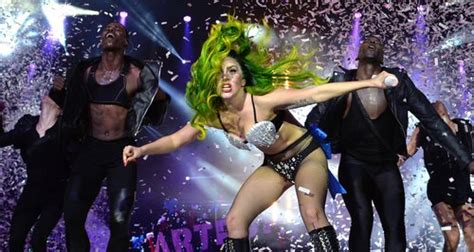 Lady Gaga 8 Reasons The Artpop Star Deserved Her Applause At The