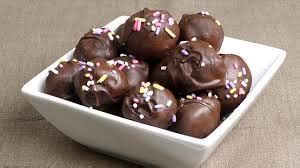 Selanjutnya di tempat lain, campur susu kental manis dengan air panas ke dalam blender atau shaker; 4 Cara Membuat Coklat Cetak dari Coklat Batang Toko Mesin ...